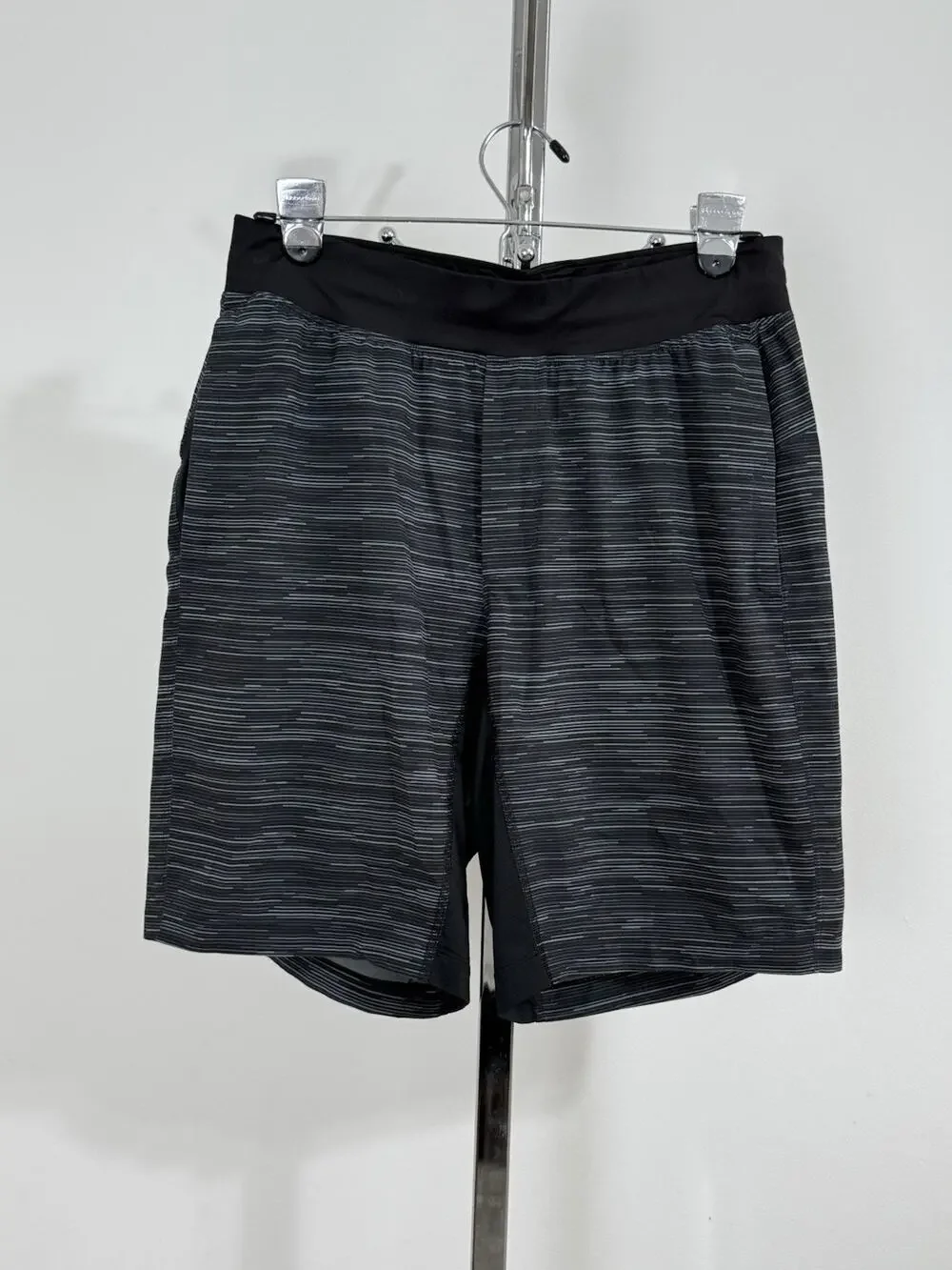 Lululemon Athletic Shorts Men’s Size M Black Gray Training Running Gym Active